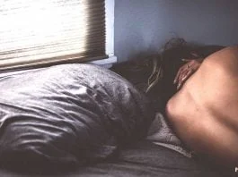 Night-sweats.-Girl-in-the-bead-sweating.